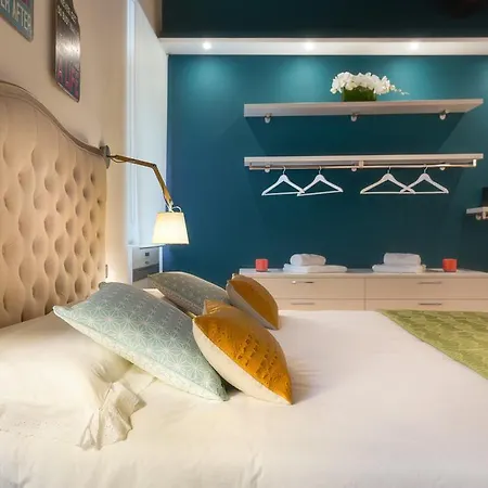 Rhomenjoy Open Space Colosseo Apartman *