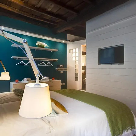 Rhomenjoy Open Space Colosseo Apartman *